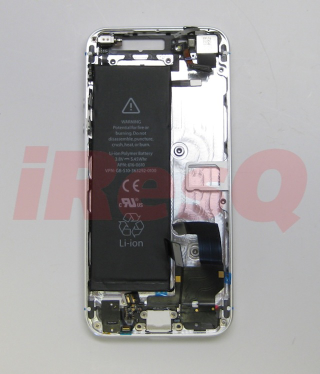 Illustration for article titled The iPhone 5's Leaked Battery Is Bigger, Taller and Fits Perfectly Inside the Leaked iPhone 5 Case